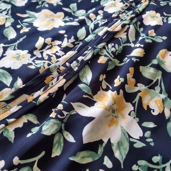 CATHERINE Malandrino Pleated Back Floral Sleeveless Hi-Lo Hem Blouse - Picture 6 of 10